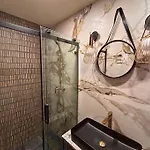 Scenic Views - A Stylish Getaway In Ferienhaus