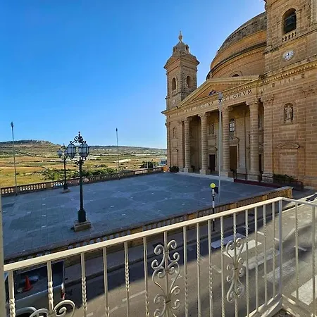 Scenic Views - A Stylish Getaway In 펜션 Mgarr