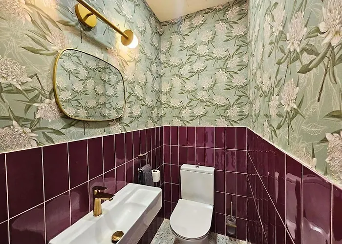 Scenic Views - A Stylish Getaway In *